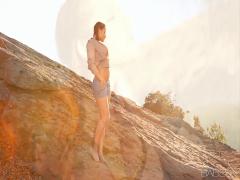Dani daniels seule dans la nature