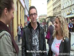 Expérience sexuelle improvisée avec un couple amateur