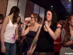Un night club pour femmes mature en chaleur